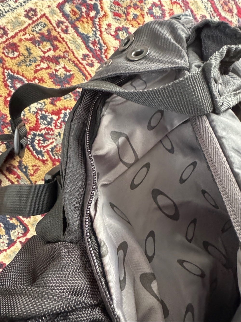 Oakley Black Utility Backpack with Buckle Straps Mini RARE - Picture 8 of 16
